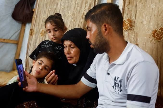 إسرائيل تخفي هوية فلسطيني ظهر مقيّدا وسيدتان من غزة تؤكدان أنه ابنهما